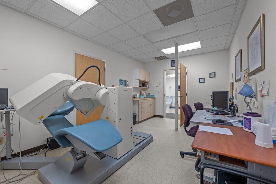 More Photos Of 2961 Crouse Ln, Burlington Medical For Lease