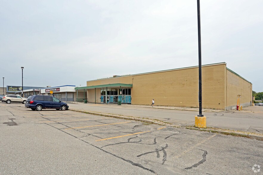 More Photos Of 125 Stewart Blvd, Brockville Freestanding For Lease