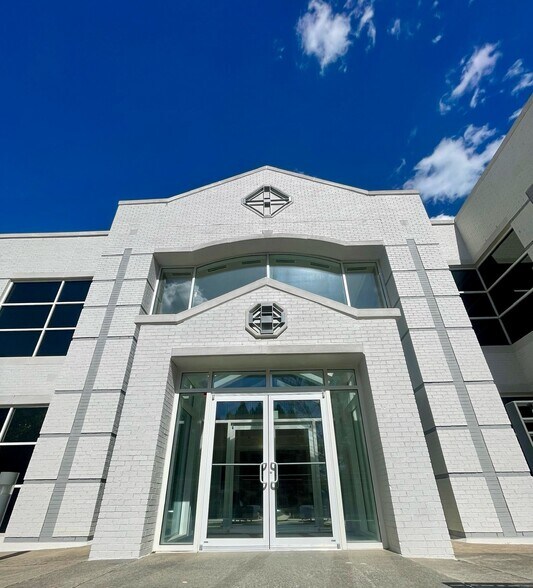 More Photos Of 3005 Royal Blvd S, Alpharetta Office For Lease