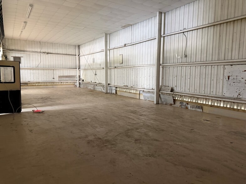 More Photos Of 4200 Tamiami Trl N, Naples Garden Center For Lease