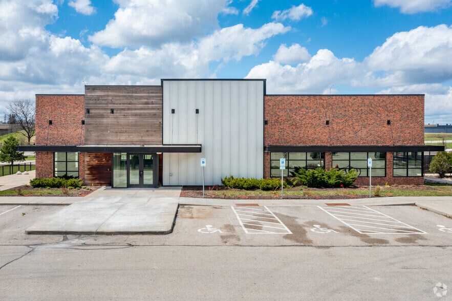 More Photos Of 11500 W Burleigh St, Wauwatosa Unknown For Lease