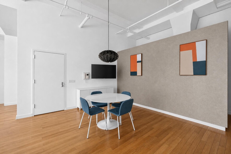 More Photos Of 40-42 W 17th St, New York Apartments For Lease