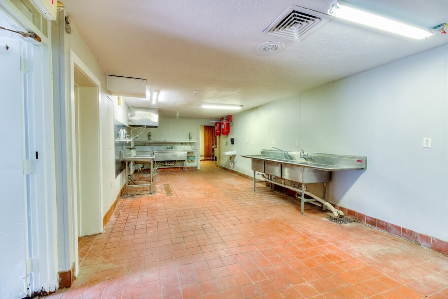 More Photos Of 2214 Mangum Rd, Houston Storefront Retail Office For Lease