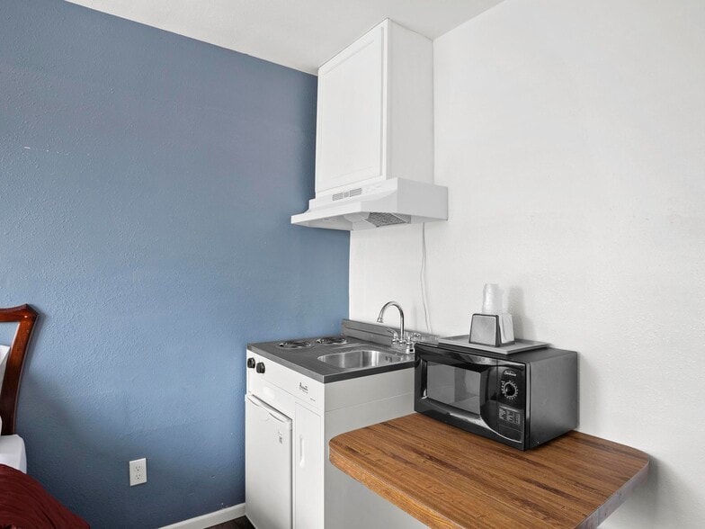 More Photos Of 935 9th Ave, Sidney Hotel For Sale