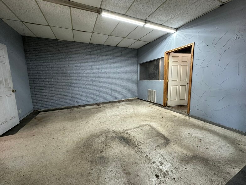 More Photos Of 1103 12th Pl, Plano Warehouse For Lease