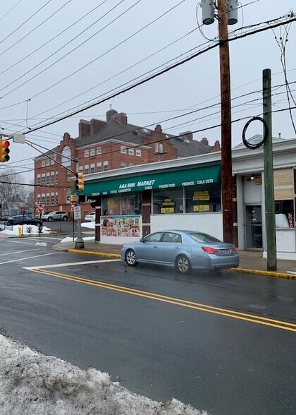 Primary Photo Of 129-133 Montgomery St, Bloomfield Storefront For Lease