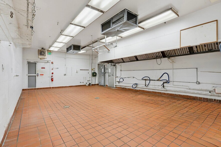 More Photos Of 505 Jermor Ln, Westminster Restaurant For Lease