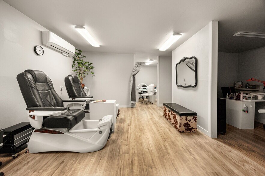 More Photos Of 3847 S Pacific Hwy, Medford General Retail For Sale