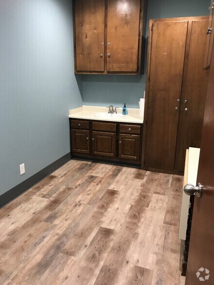 More Photos Of 500 Adams Ave, Odessa Medical For Lease