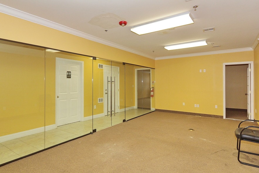 More Photos Of 180 Ferry St, Newark Storefront Retail Office For Lease