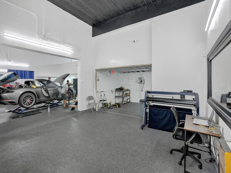 More Photos Of 15-21 NW 9th Ave, Fort Lauderdale Warehouse For Sale