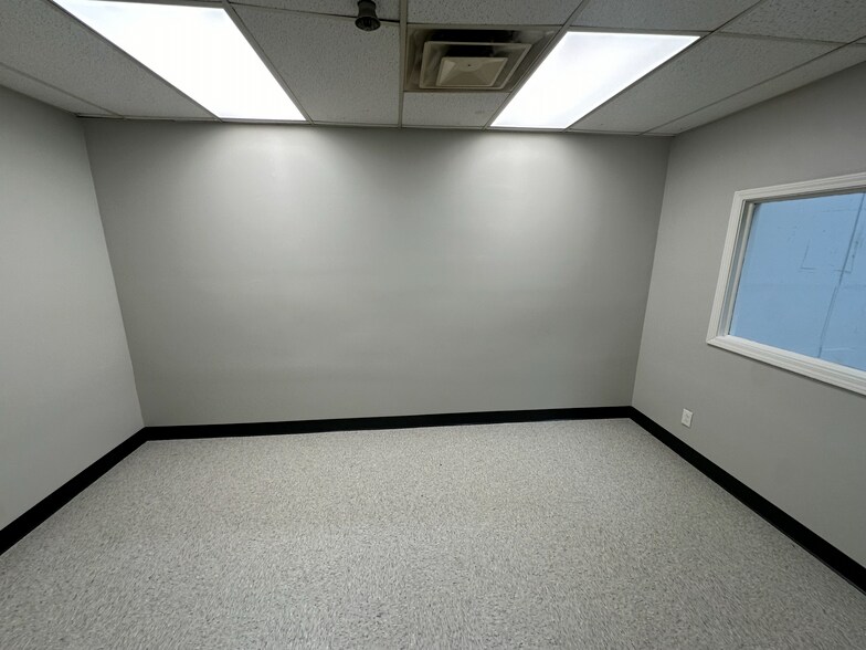 More Photos Of 118-122 Space Park Dr, Nashville Unknown For Lease