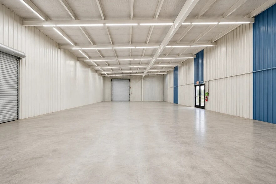 More Photos Of 684 Interstate 45 S, Huntsville General Retail For Lease
