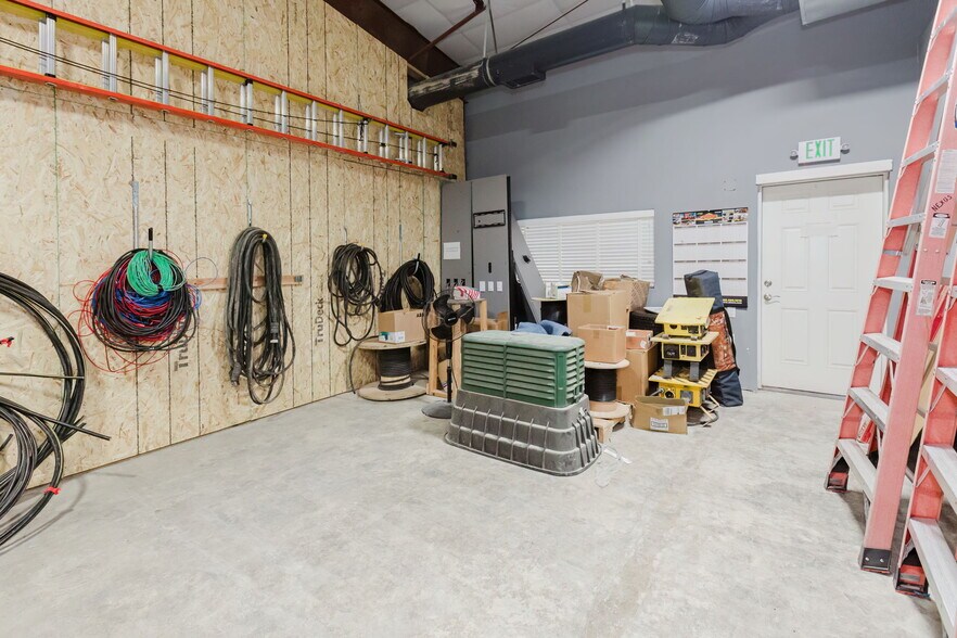 More Photos Of 1415 Lumsden Rd, Port Orchard Warehouse For Sale