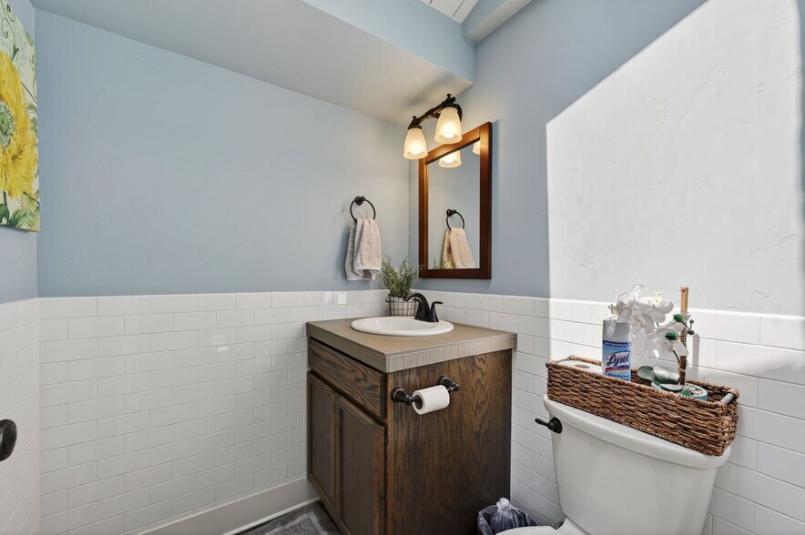 More Photos Of 1720 NE 4th St, Bend Office For Sale