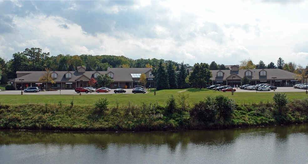 Primary Photo Of 5035-5075 Shoreline Rd, Lake Barrington General Retail For Lease