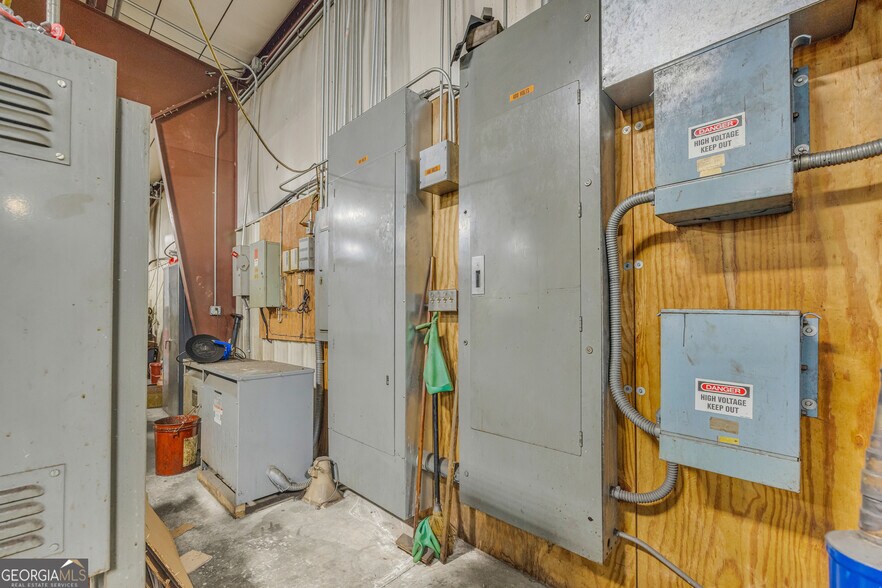 More Photos Of 1957 Clary Connector, Eastanollee Service For Sale