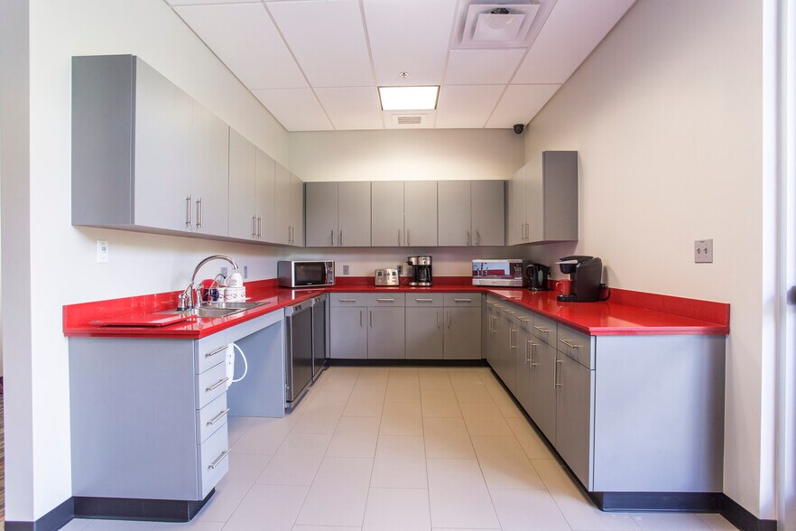 More Photos Of 4625 W William Cannon Dr, Austin Freestanding For Sale