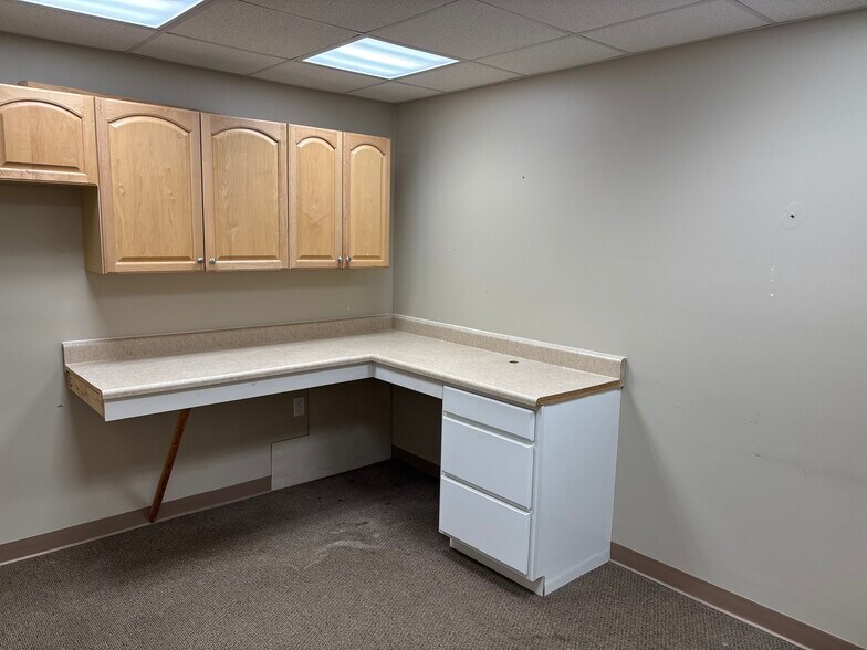 More Photos Of 1751-1757 Smizer Station Rd, Fenton Office Residential For Lease