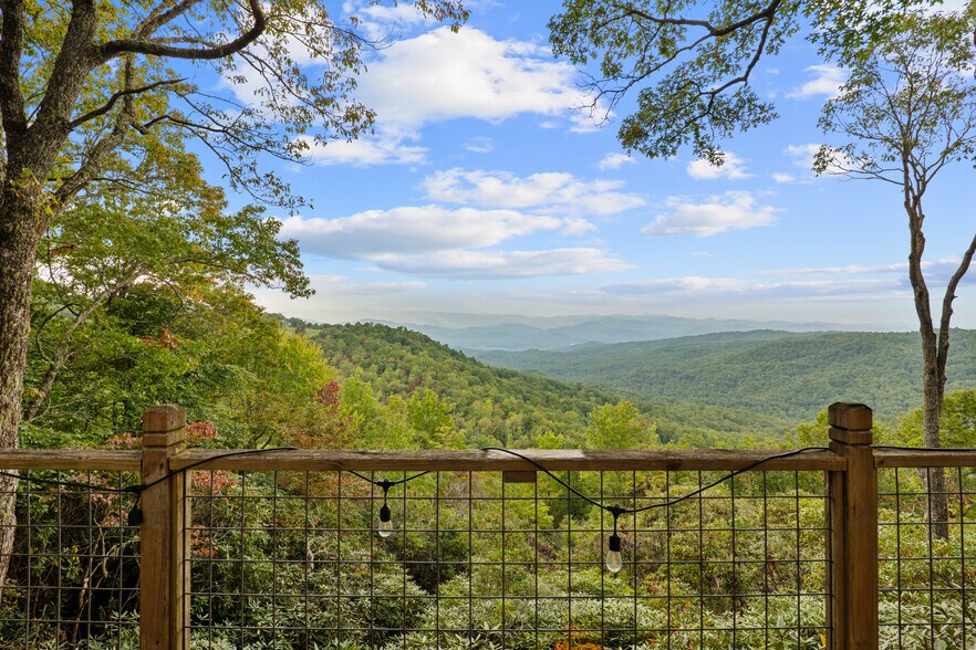 More Photos Of 243 Ridgeline Dr, Brevard Specialty For Sale