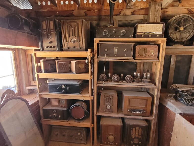 More Photos Of 331 W Rockspring Ln, Benson Movie Radio TVStudio For Sale