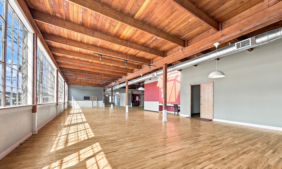 More Photos Of 942 Elliott Ave W, Seattle Office For Sale