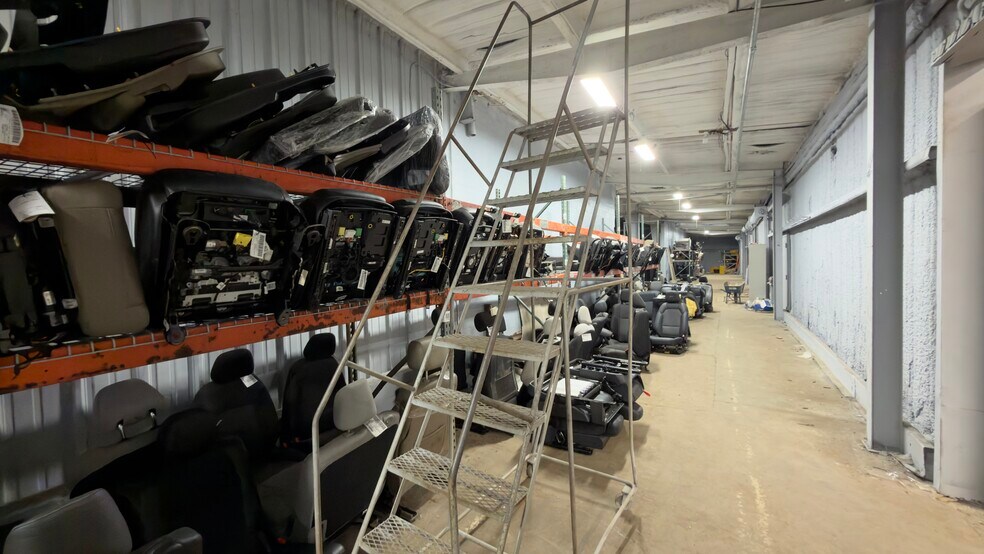 More Photos Of 2800 Delano St, Pensacola Warehouse For Lease