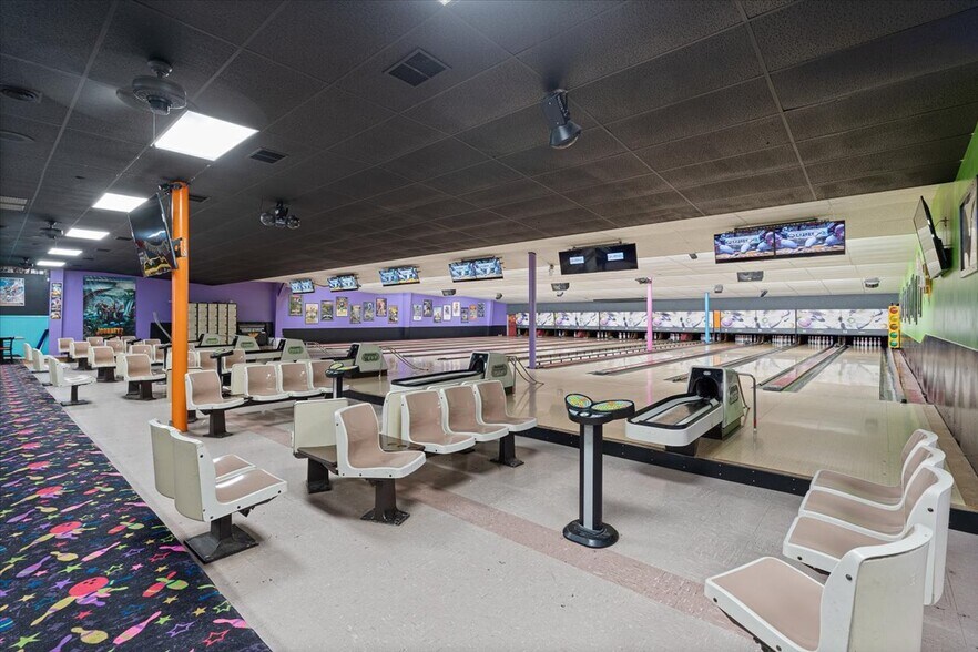 More Photos Of 1490 Highway 412 W, Siloam Springs Bowling Alley For Sale