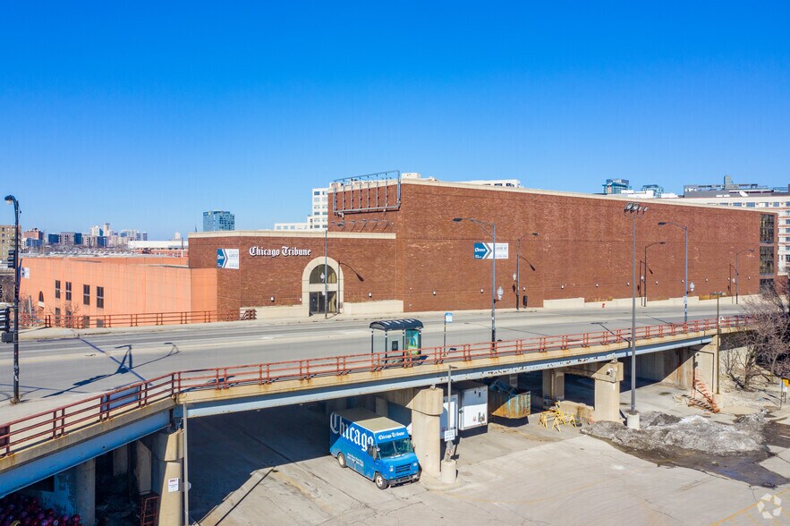 More Photos Of 700 W Chicago Ave, Chicago Showroom For Lease