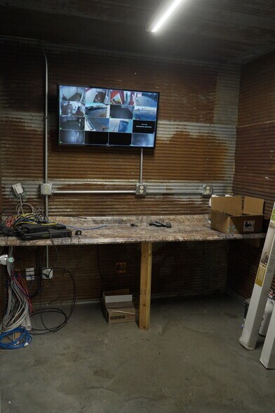 More Photos Of 816 W Fairview Ave, Carthage Showroom For Lease