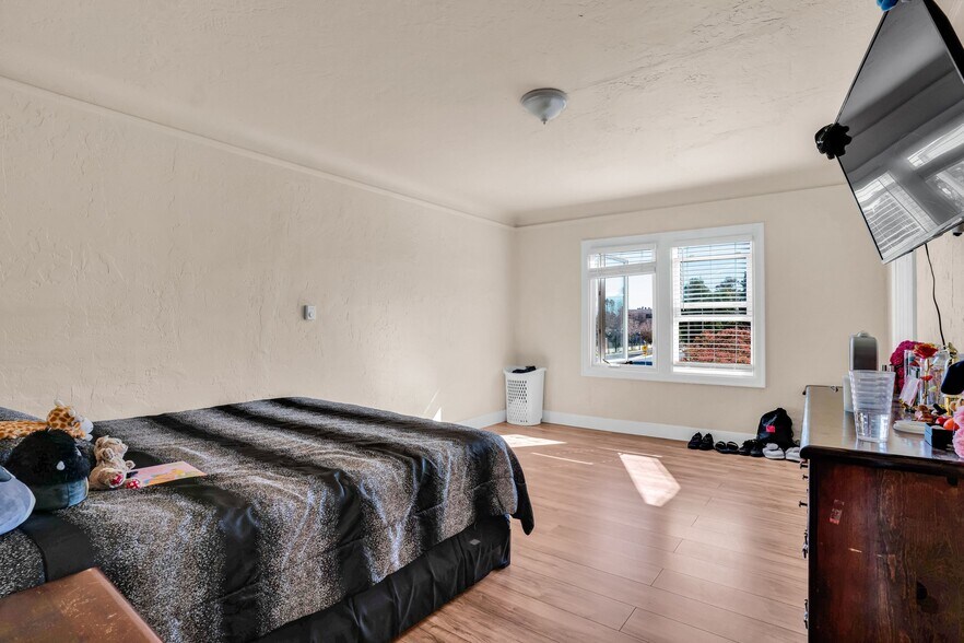 More Photos Of 25-45 W 10th St, Pittsburg Apartments For Sale