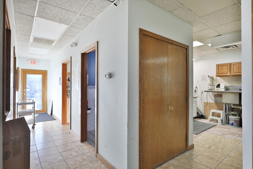 More Photos Of 2425 Deewood Dr, Columbus Medical For Sale