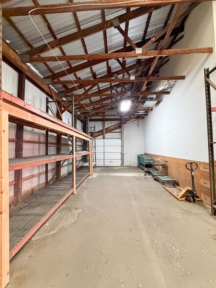 More Photos Of 147 Meriden Rd, Middlefield Garden Center For Sale