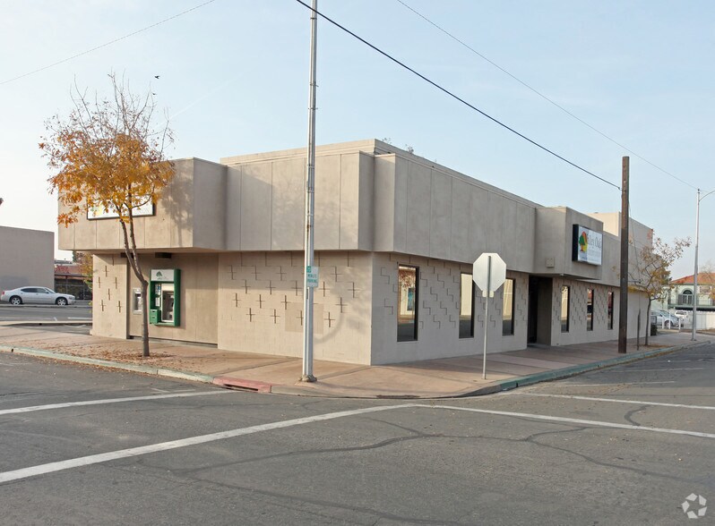 More Photos Of 255 E King St, Tulare Bank For Lease