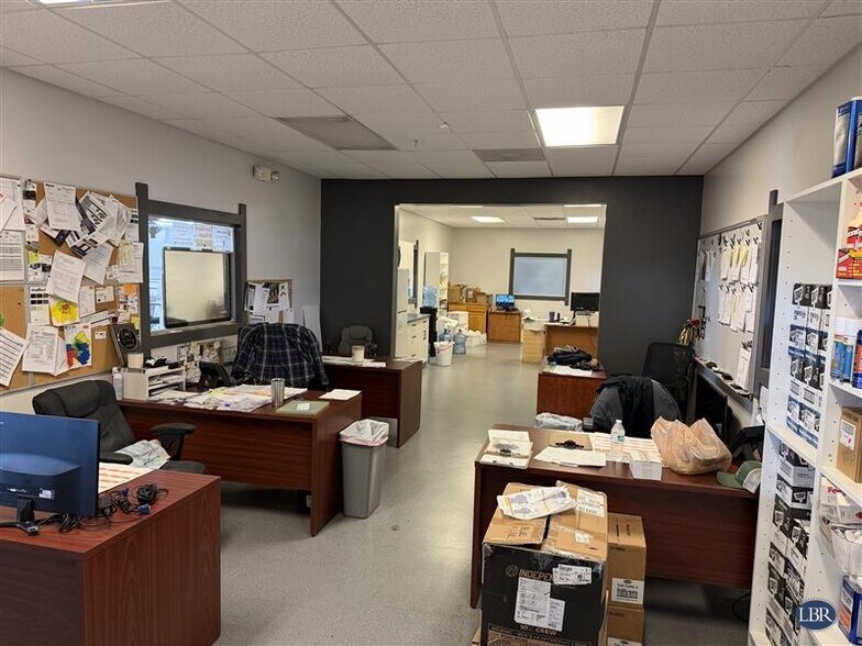 More Photos Of 620 Distribution Dr, Melbourne Warehouse For Lease