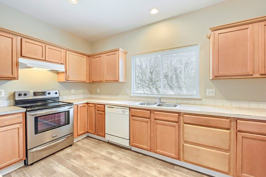 More Photos Of 8423-8451 SE Brooklyn St, Portland Apartments For Sale