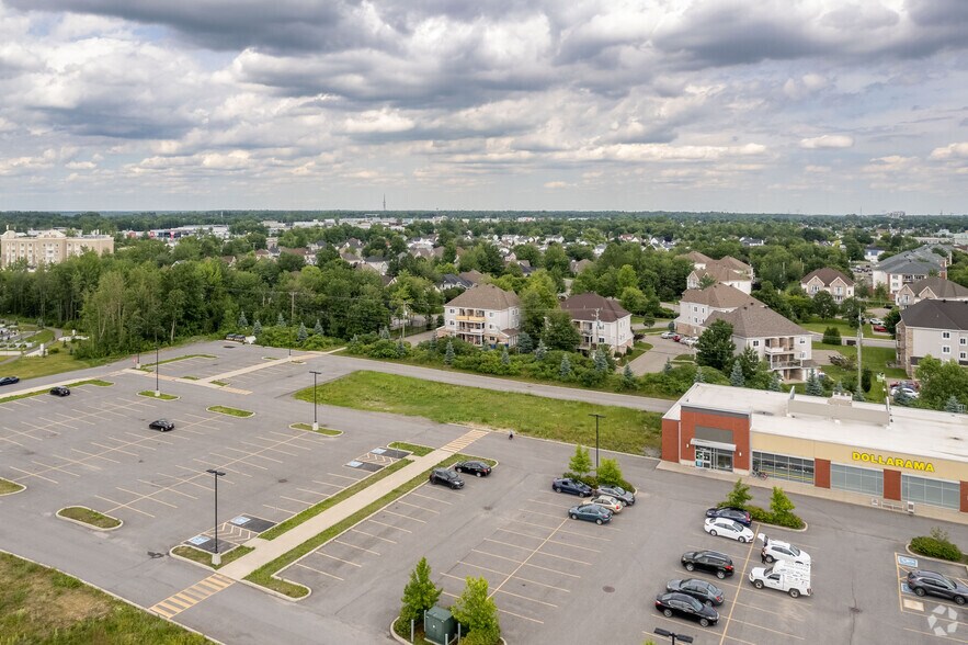More Photos Of 2735 Boul De La Pinière, Terrebonne General Retail For Lease