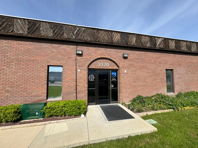 More Photos Of 2370 Decker Lake Blvd, Salt Lake City Office For Lease