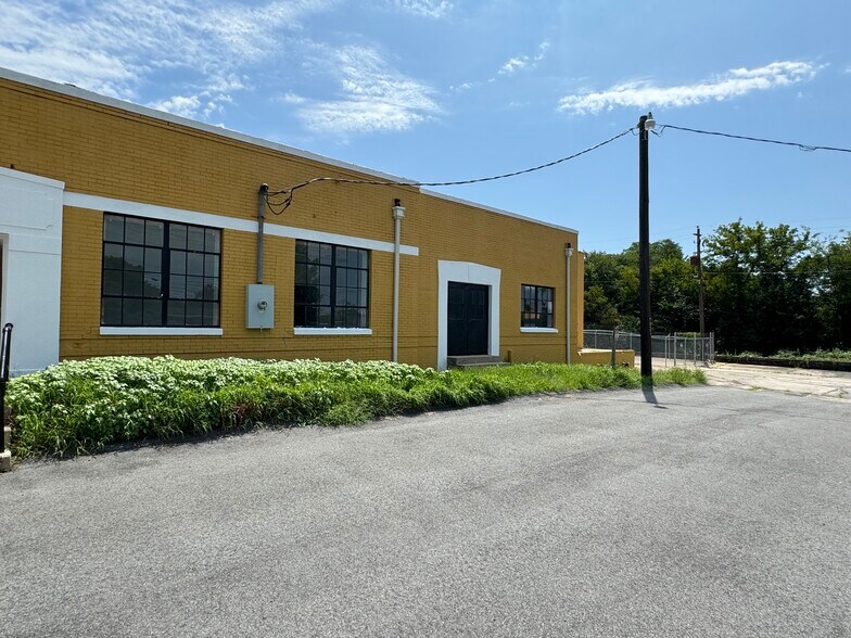 More Photos Of 321 S Jefferson Ave, Eatonton Industrial For Sale