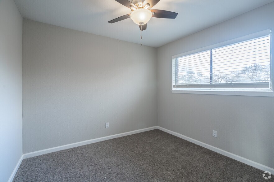 More Photos Of 2550 S Bypass 35, Alvin Apartments For Sale