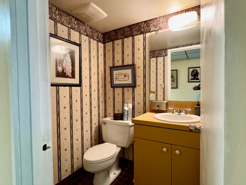 More Photos Of 1906 Debarry Ave, Orange Park Medical For Sale