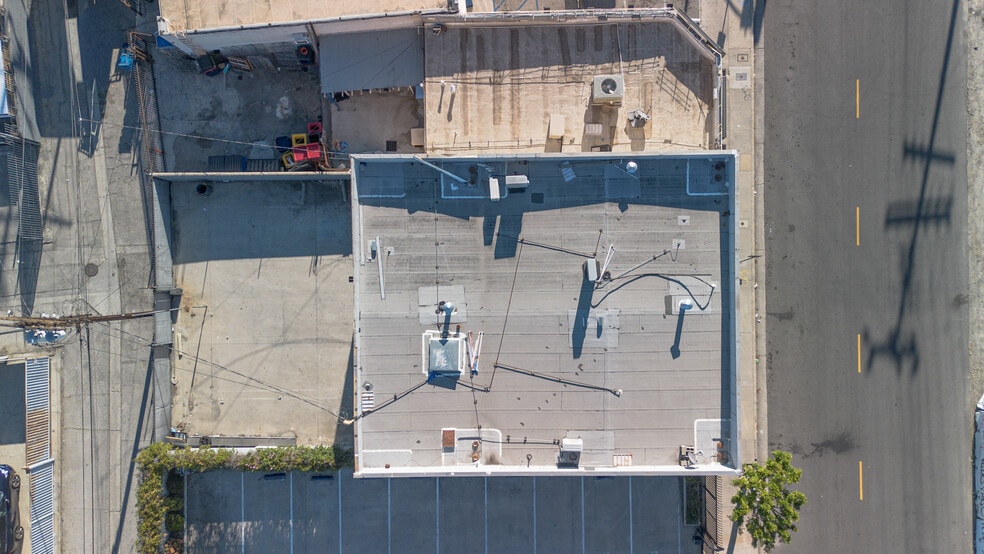 More Photos Of 8212-8214 San Fernando Rd, Sun Valley Light Distribution For Sale