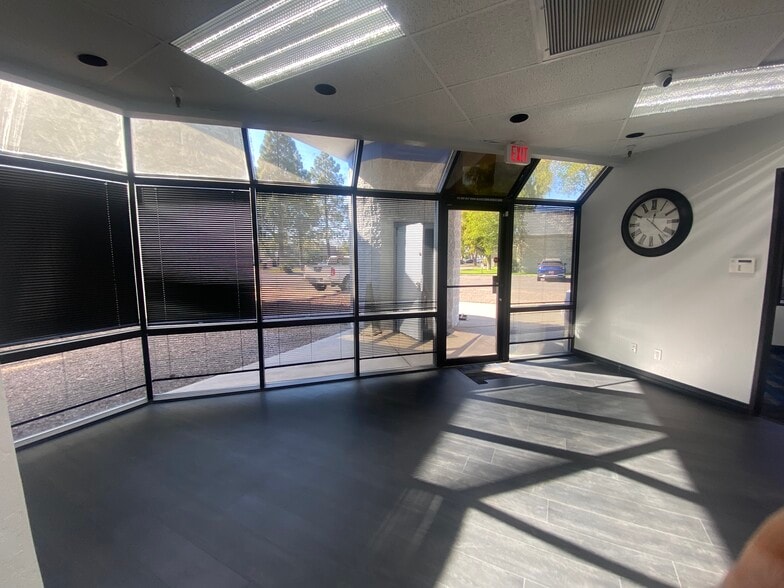 More Photos Of 50 W Hoover Ave, Mesa Warehouse For Lease