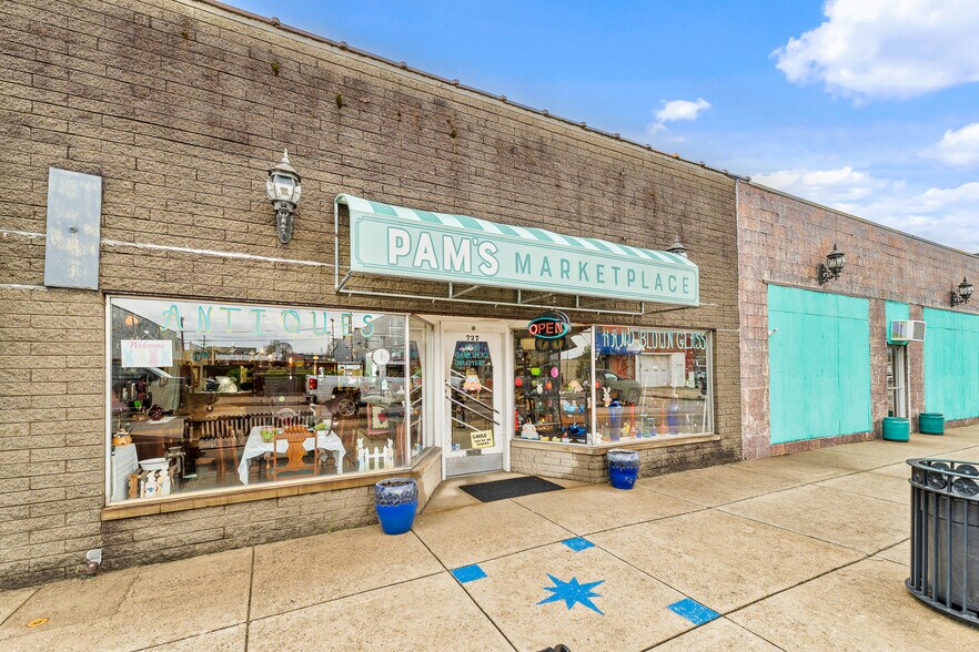 More Photos Of 727-735 14th St W, Huntington Storefront For Sale