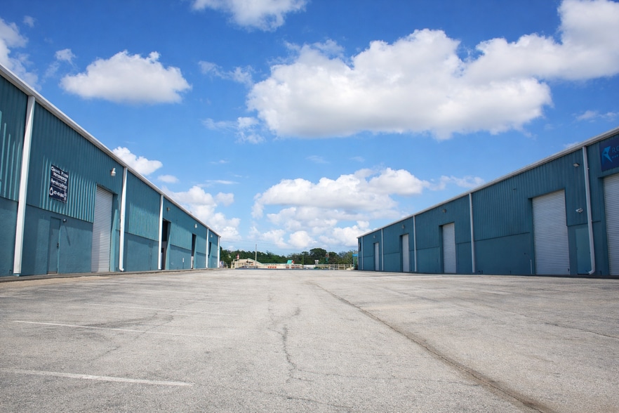 More Photos Of 7800 N Orange Blossom Trl, Orlando Warehouse For Sale
