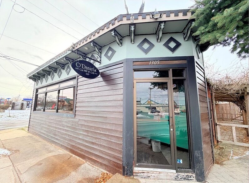 More Photos Of 1305 Abbott Rd, Buffalo Restaurant For Sale