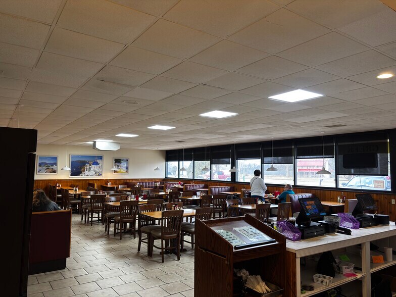 More Photos Of 1950 S Wabash St, Wabash Hotel For Sale