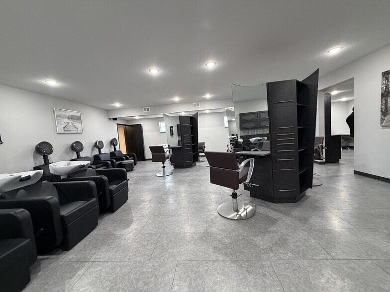 More Photos Of 615 Smith St, Clearwater Freestanding For Sale