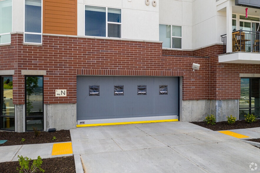 More Photos Of 14747 S Draper Pointe Way, Draper Apartments For Lease