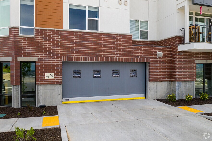 More Photos Of 14747 S Draper Pointe Way, Draper Apartments For Lease